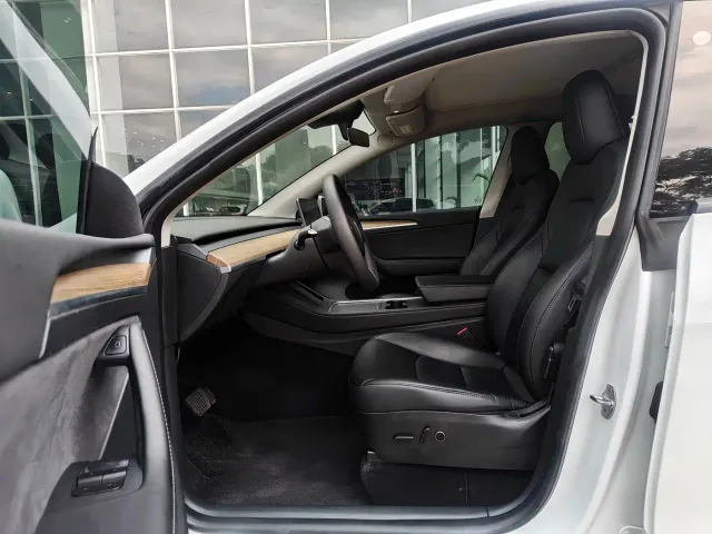 Tesla Model Y — Фото автомобиля 8