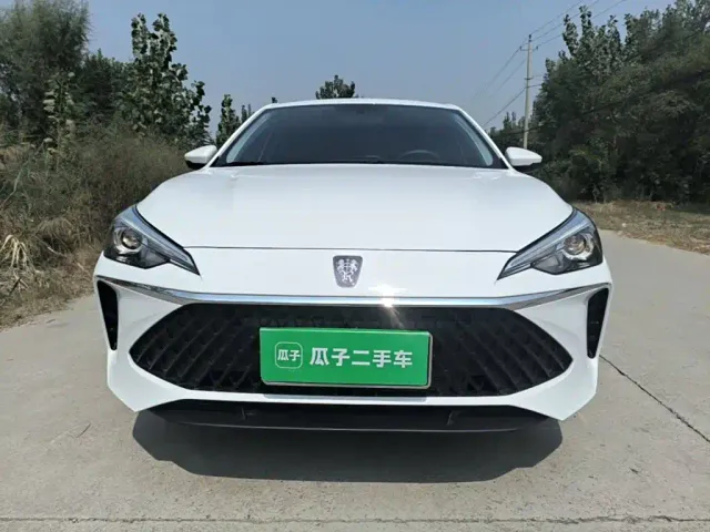 Roewe Roewe i5 2023 1.5L CVT Luxury Edition — Фото автомобиля 2