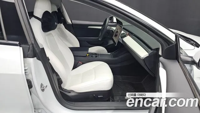 Tesla Model 3 — Фото автомобиля 15