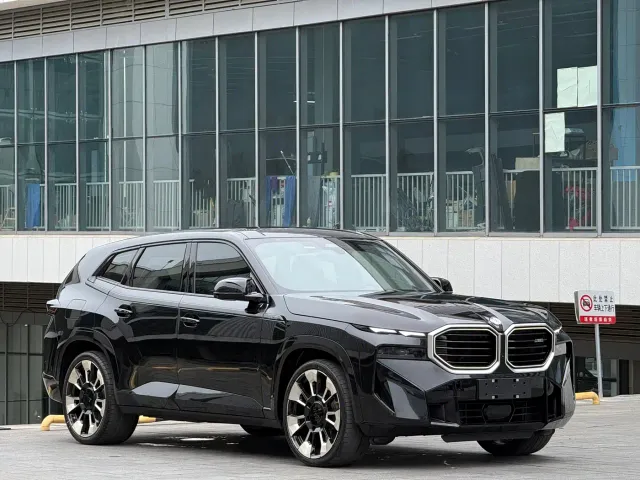 BMW XM — Фото автомобиля 2