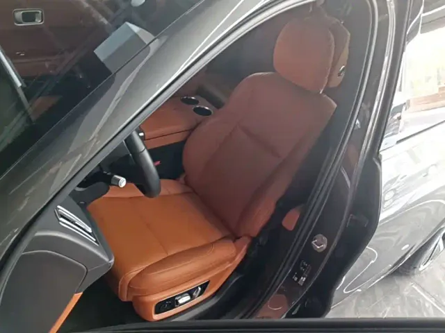 Li Auto L8 — Фото автомобиля 14