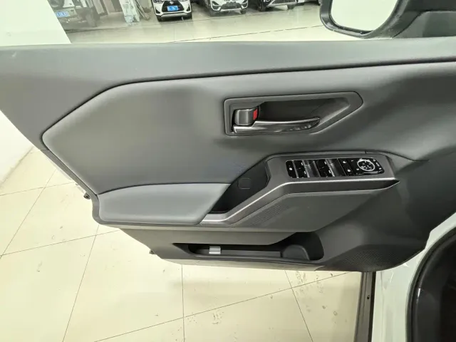 Toyota RAV4 — Фото автомобиля 22