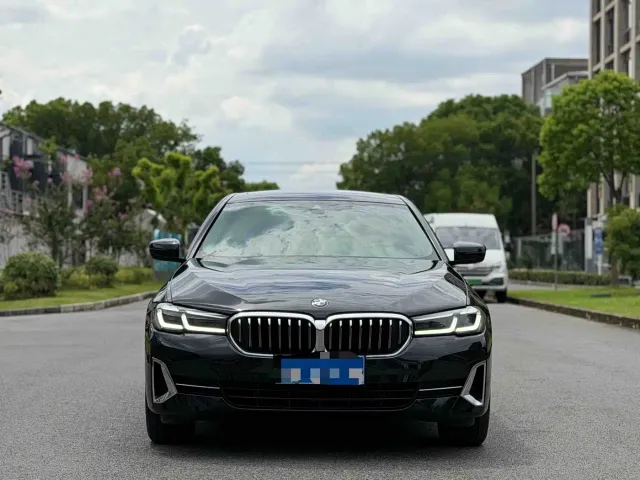 BMW 5 Series — Фото автомобиля 2
