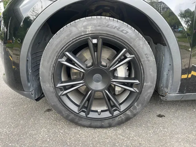 Tesla Model Y — Фото автомобиля 10
