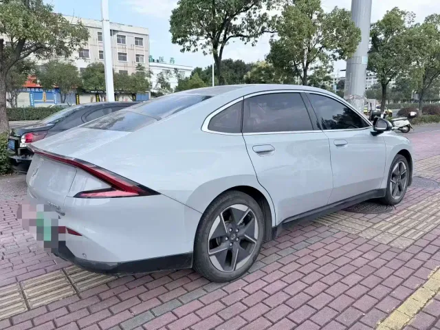 Wuling Starlight — Фото автомобиля 8