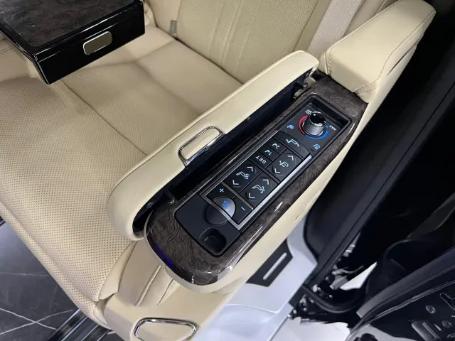 Toyota Vellfire — Фото автомобиля 12