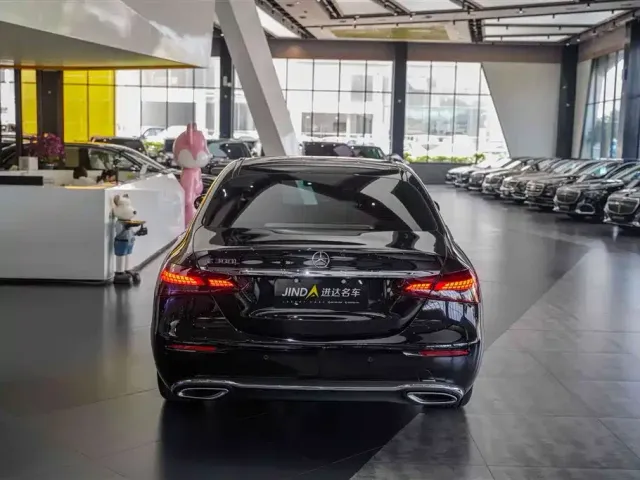 Mercedes-Benz E-Class — Фото автомобиля 20