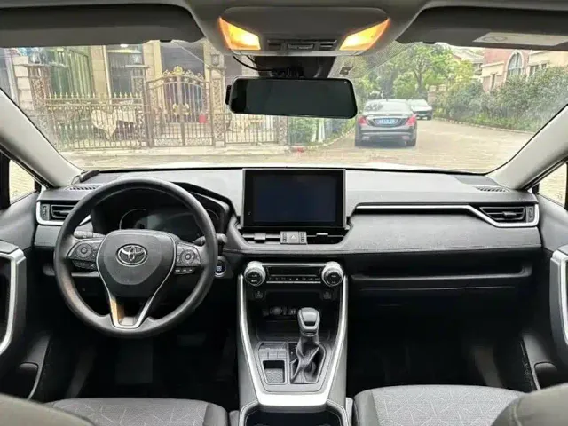 Toyota RAV4 — Фото автомобиля 9