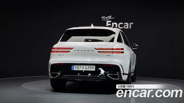 Genesis GV70 — Фото автомобиля 4