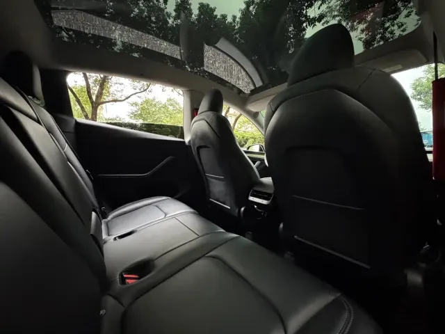 Tesla Model Y — Фото автомобиля 14