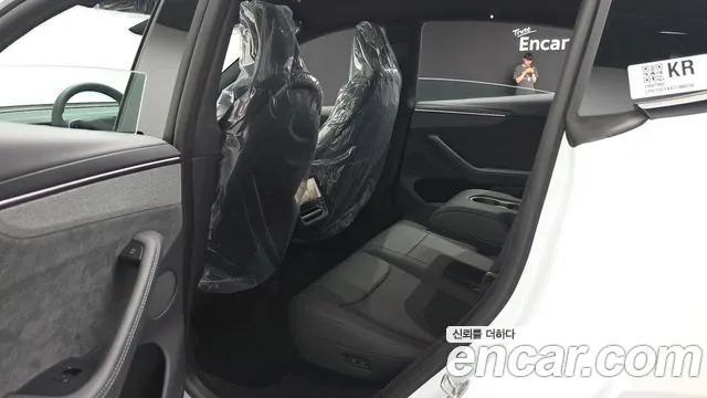 Tesla Model Y — Фото автомобиля 11