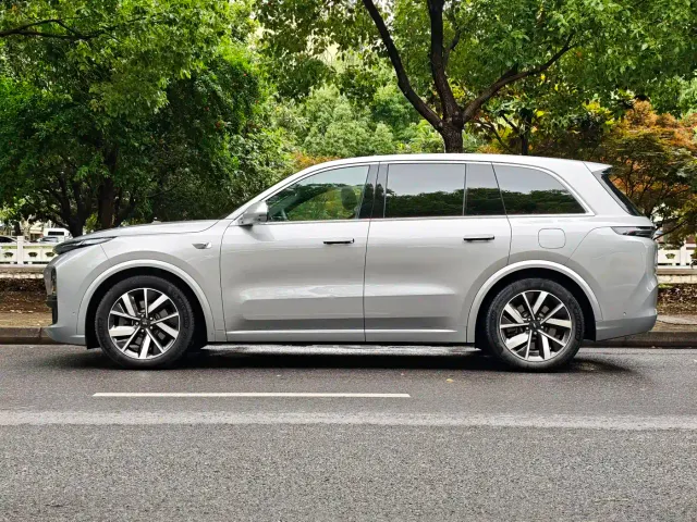 Li Auto L8 — Фото автомобиля 17