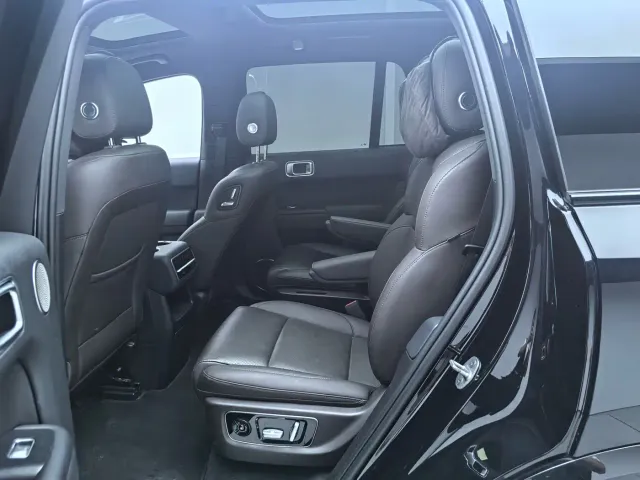 Li Auto L8 — Фото автомобиля 18
