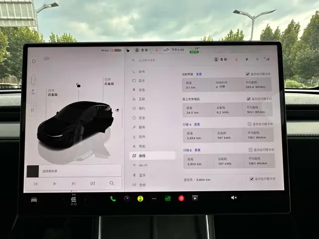 Tesla Model Y — Фото автомобиля 11