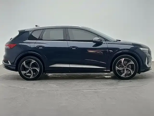 Audi Q4 e-tron — Фото автомобиля 4