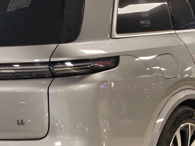 Li Auto Li L8 2023 Pro — Фото автомобиля 6
