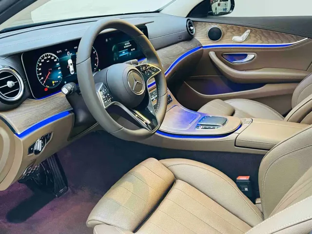 Mercedes-Benz E-Class — Фото автомобиля 6