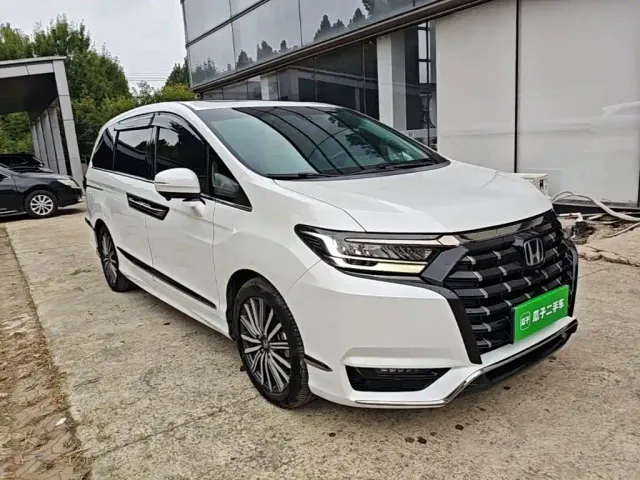 Honda Elysion — Фото автомобиля 3