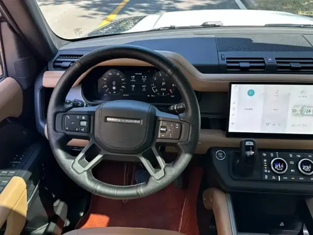 Land Rover Defender — Фото автомобиля 8