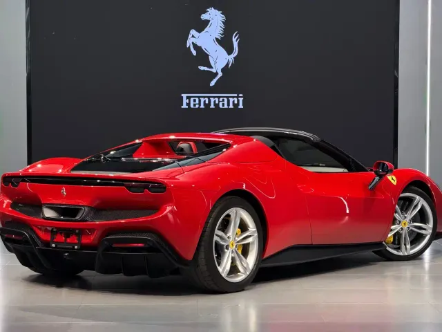 Ferrari 296 — Фото автомобиля 3