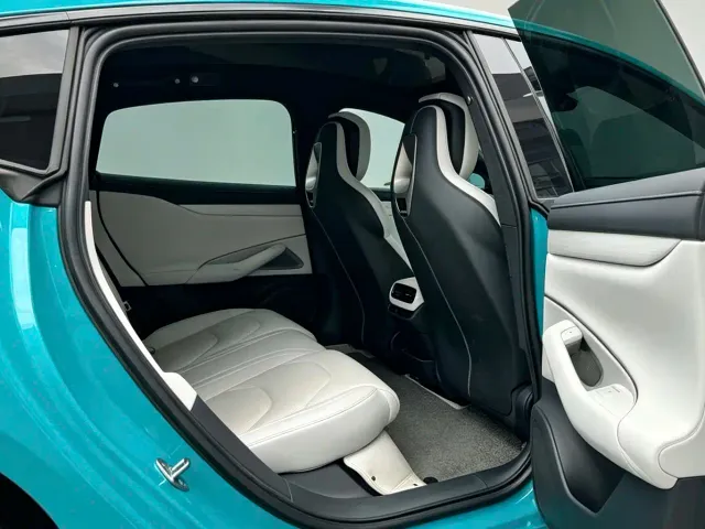 Xiaomi SU7 — Фото автомобиля 12