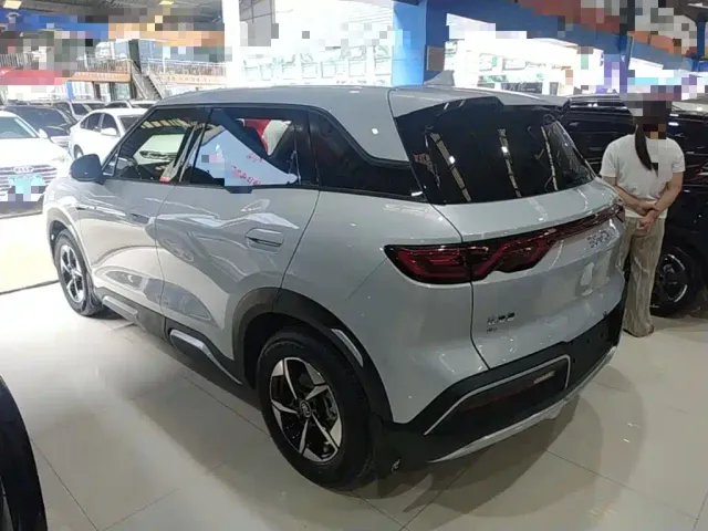 BYD Yuan UP — Фото автомобиля 4