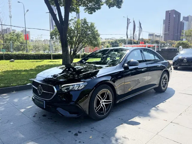 Фотография автомобиля — Mercedes-Benz E-Class