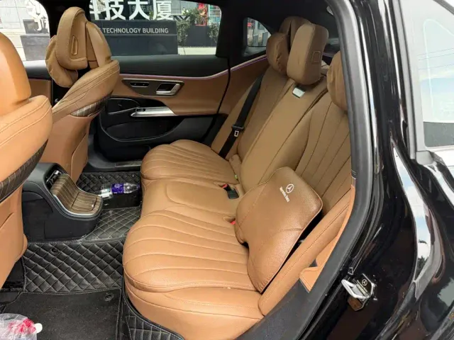 Mercedes-Benz E-Class — Фото автомобиля 12
