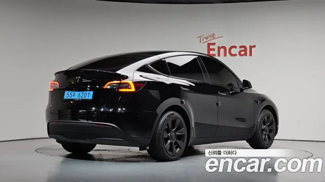 Tesla Model Y — Фото автомобиля 2