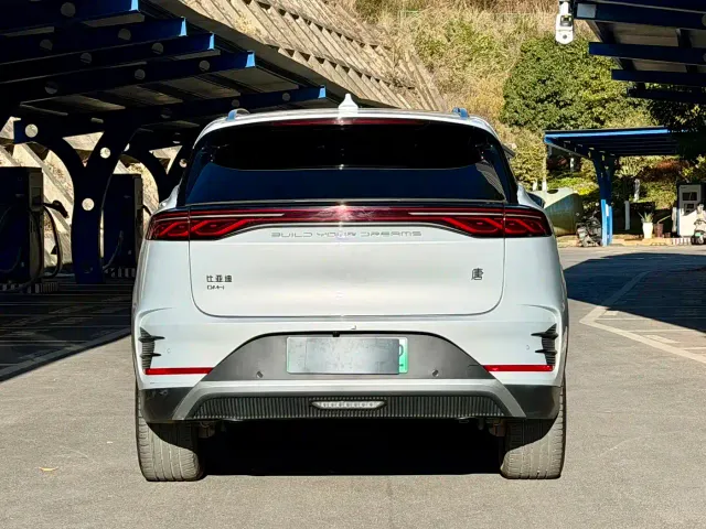 BYD Tang — Фото автомобиля 11