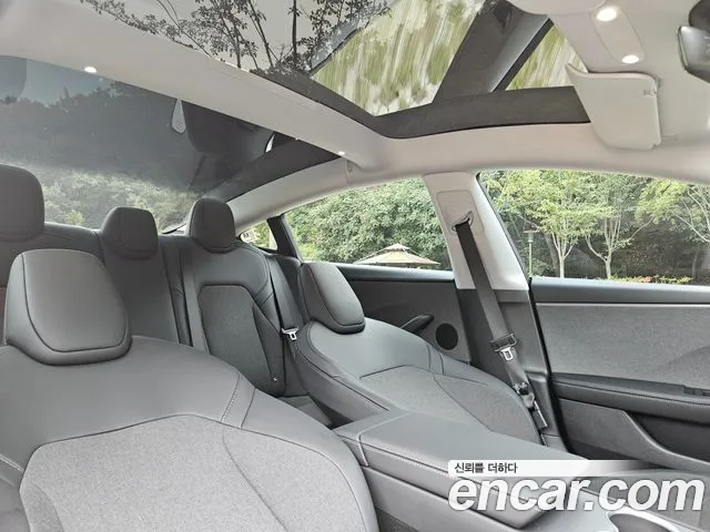 Tesla Model 3 — Фото автомобиля 10