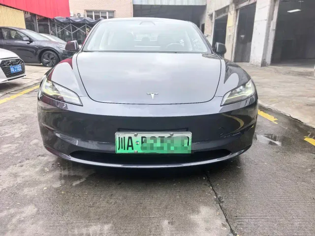 Tesla Model 3 — Фото автомобиля 3