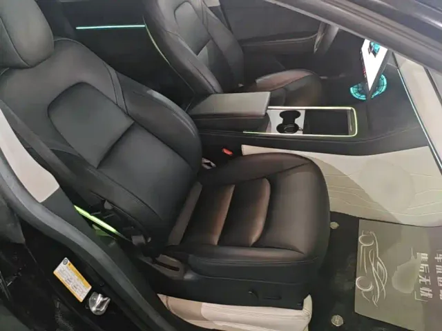 Tesla Model Y — Фото автомобиля 24