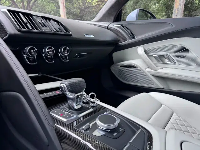 Audi R8 — Фото автомобиля 12