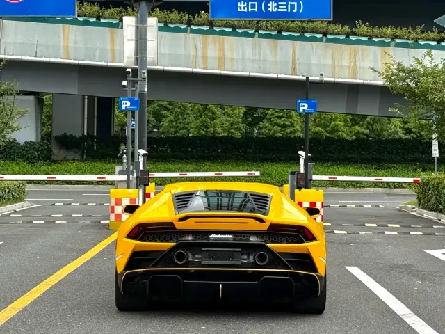 Lamborghini Huracan — Фото автомобиля 8