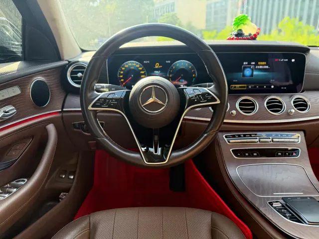 Mercedes-Benz E-Class — Фото автомобиля 16