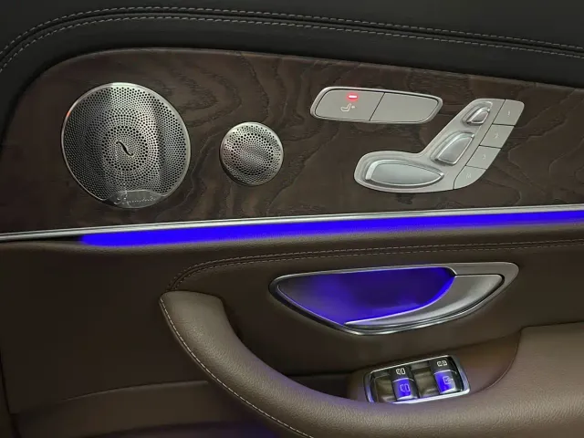 Mercedes-Benz E-Class — Фото автомобиля 21
