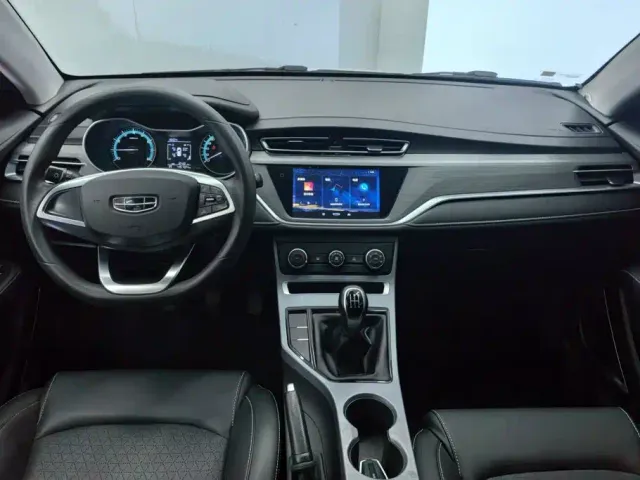 Geely Emgrand — Фото автомобиля 12