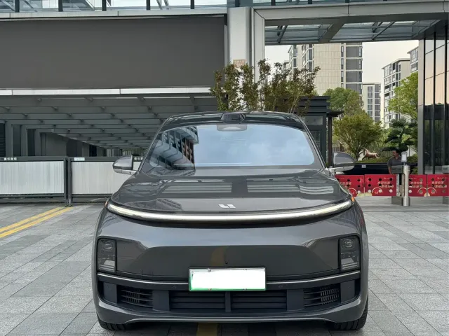 Li Auto L9 — Фото автомобиля 2