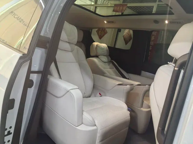 Li Auto MEGA — Фото автомобиля 12