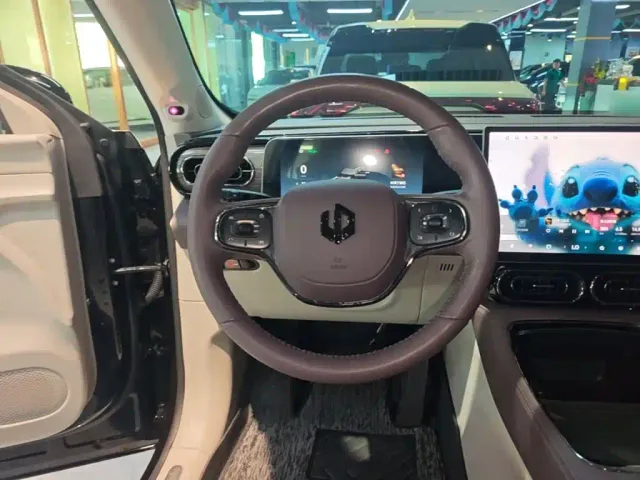 Leapmotor C11 — Фото автомобиля 10