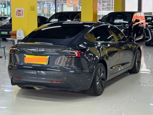 Tesla Model 3 — Фото автомобиля 15