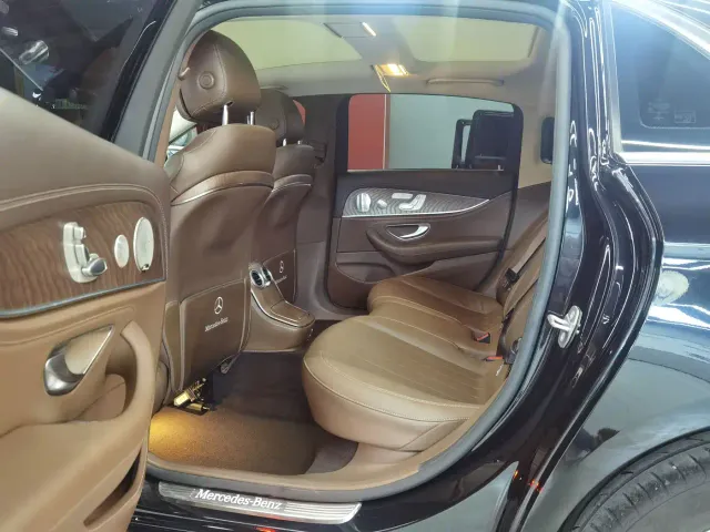 Mercedes-Benz E-Class — Фото автомобиля 10