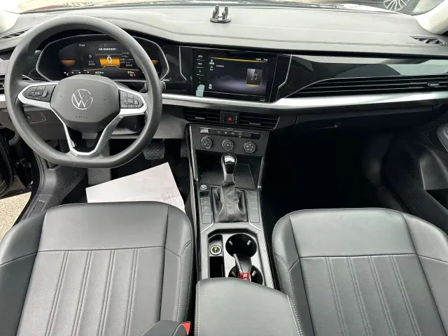 Volkswagen Passat — Фото автомобиля 14