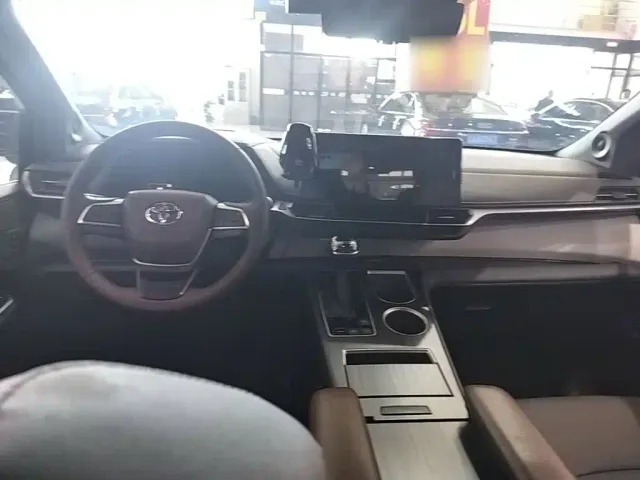 Toyota Granvia — Фото автомобиля 9