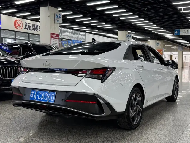 Hyundai Elantra — Фото автомобиля 9