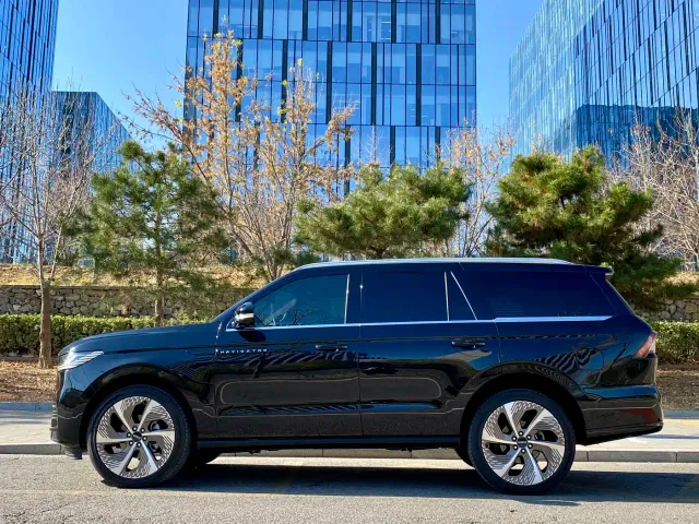Lincoln Navigator — Фото автомобиля 5