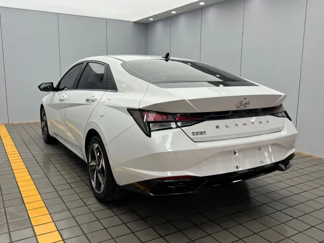 Hyundai Elantra — Фото автомобиля 4