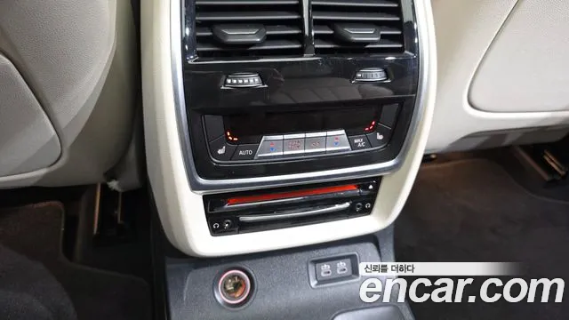 BMW X7 M50i 6 мест — Фото автомобиля 16