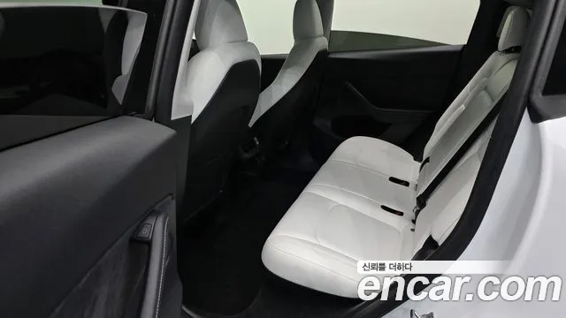 Tesla Model Y — Фото автомобиля 17